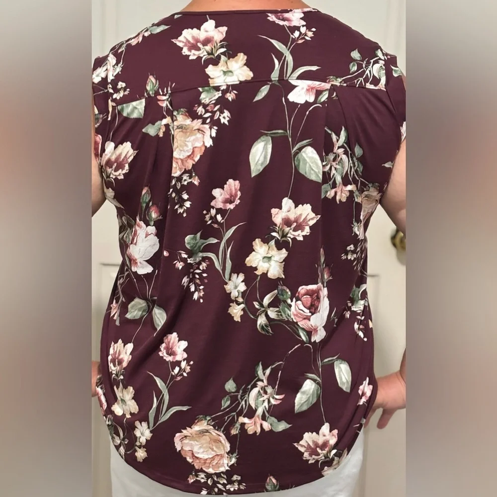 Papermoon plus size split front floral sleeveless top maroon size 1x - Picture 3 of 5